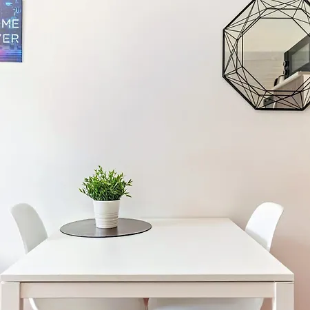 Apartment Cosy Climatise Et Parking Securise A Proximite Du Centre De